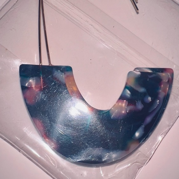 Acrylic Oversized Threader Earrings - Picture 9 of 10